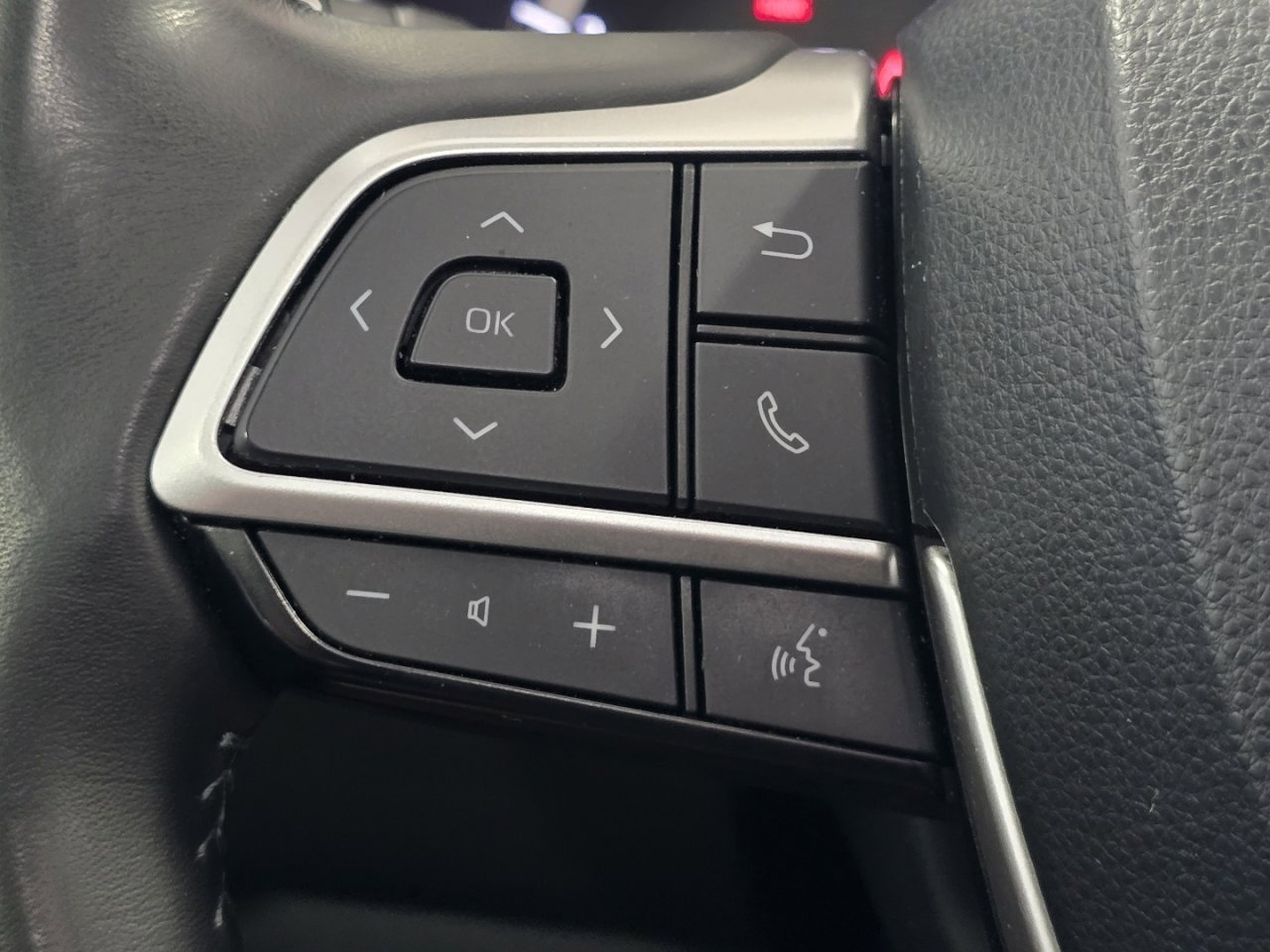 Used 2023 Toyota Highlander XLE AWD/4WD image 34