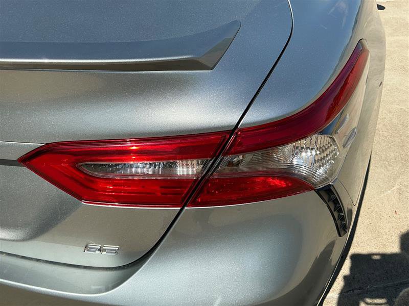 Used 2018 Toyota Camry SE FWD image 19