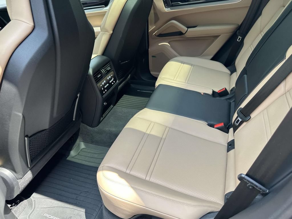 Certified 2025 Porsche Cayenne E-Hybrid AWD/4WD image 13