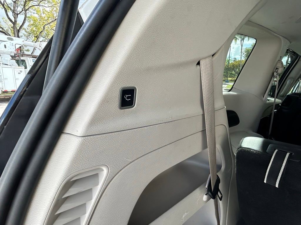 Certified 2024 Chrysler Pacifica Touring-L image 40