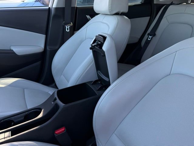 Used 2023 Hyundai Kona Limited image 28