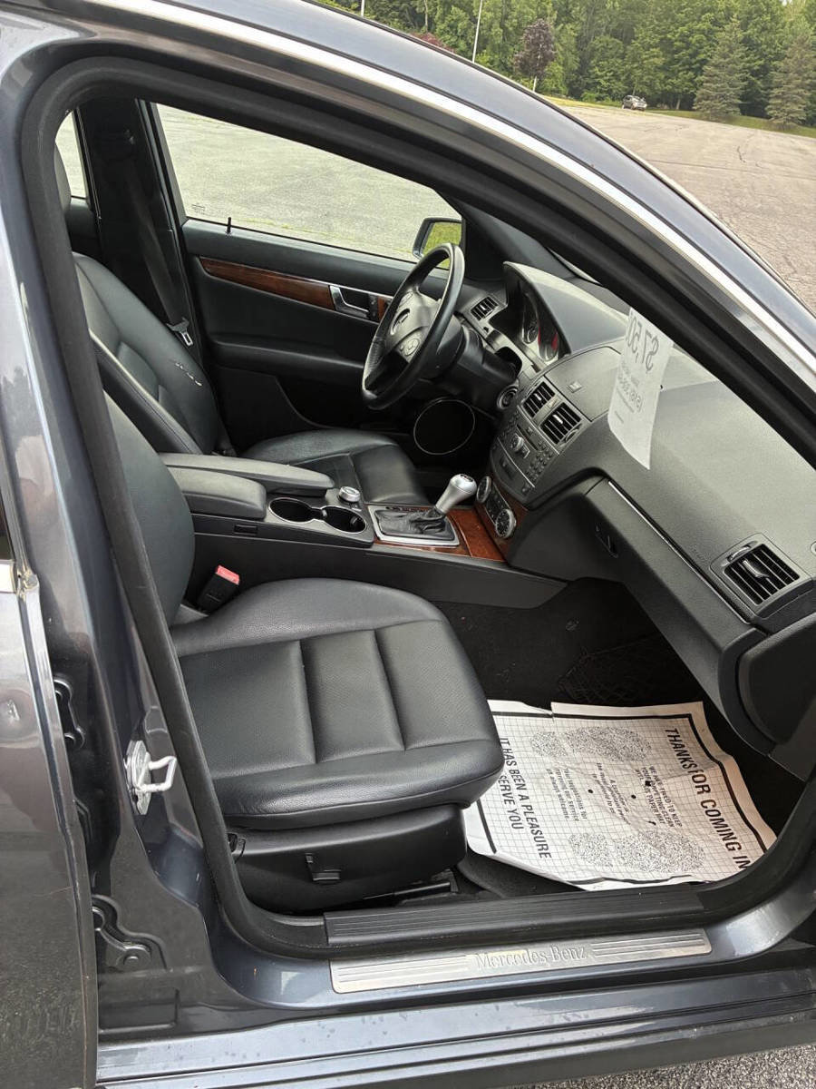 Used 2011 Mercedes-Benz C 300 4MATIC Sedan image 10