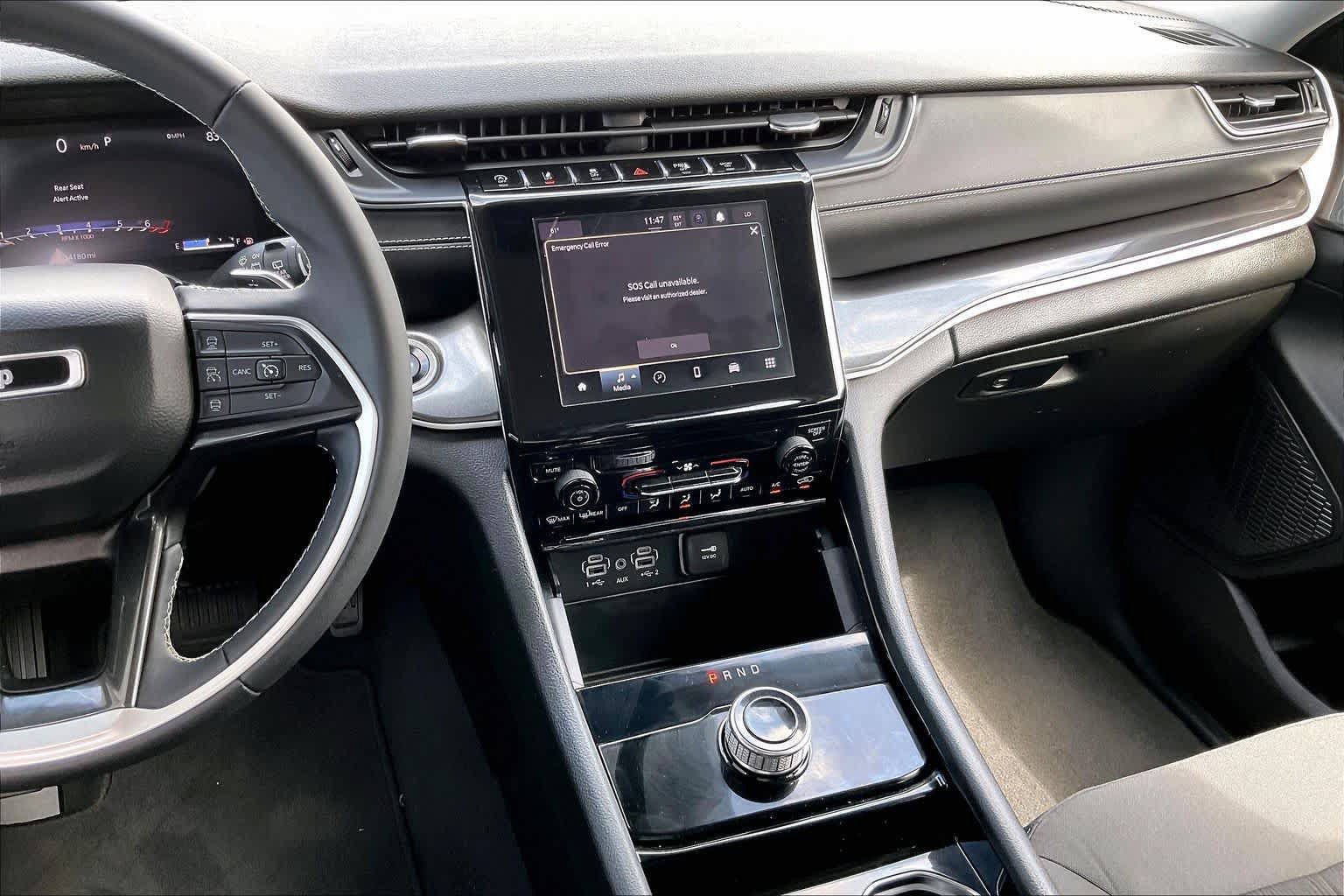 Certified 2023 Jeep Grand Cherokee Laredo AWD/4WD image 7