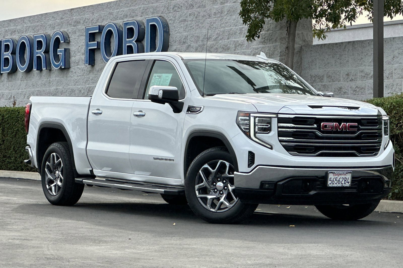 Used 2022 GMC Sierra 1500 SLT w/ SLT Convenience Package image 2