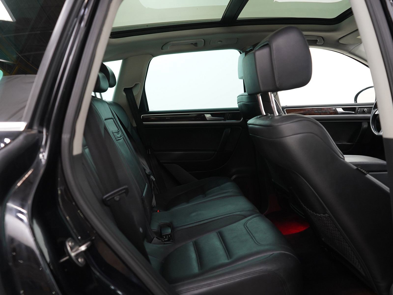 Used 2012 Volkswagen Touareg Executive image 12