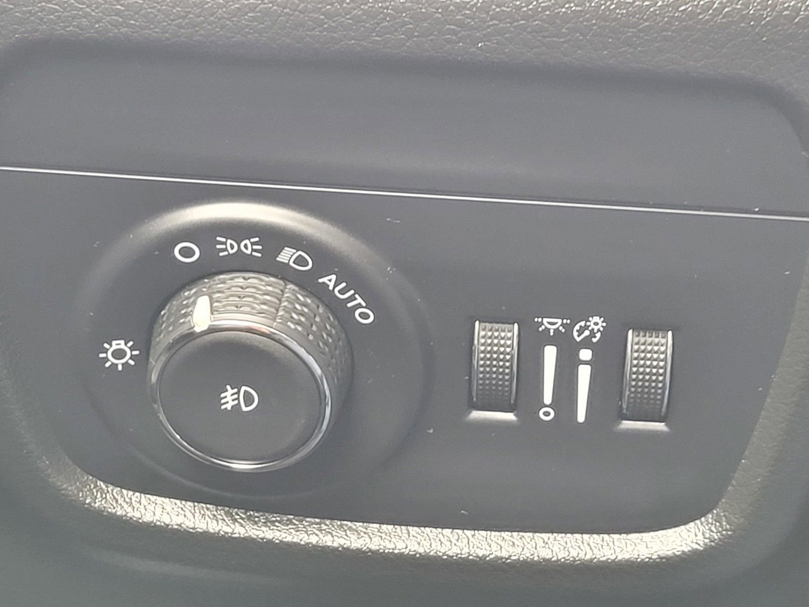 New 2025 Jeep Grand Cherokee Limited w/ Luxury Tech Group II image 24