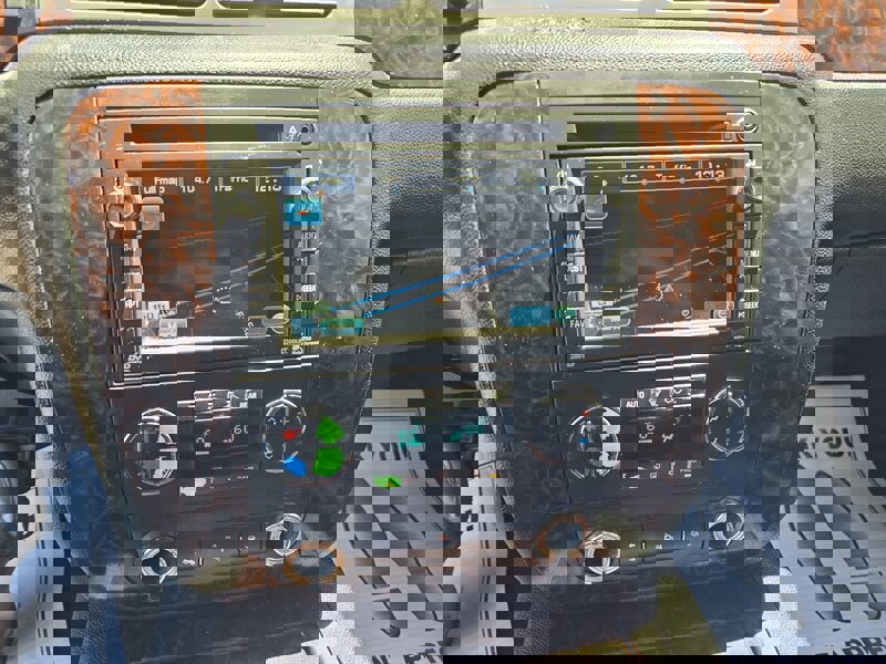 Used 2011 GMC Yukon Denali image 27