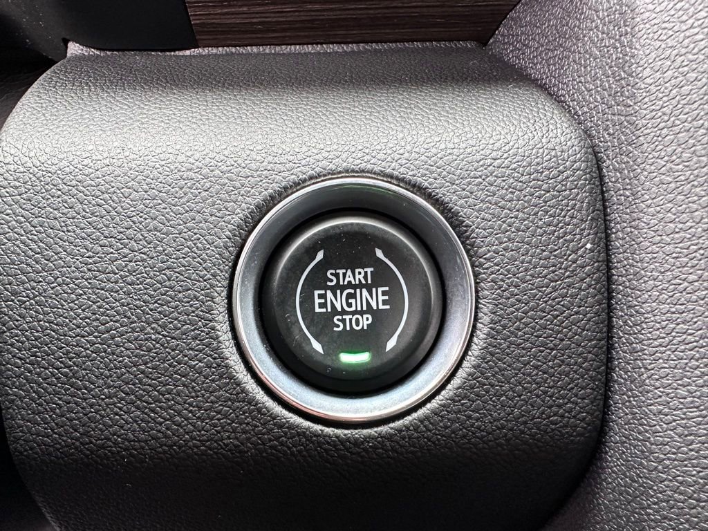 Used 2025 GMC Acadia Denali w/ Super Cruise Package image 32