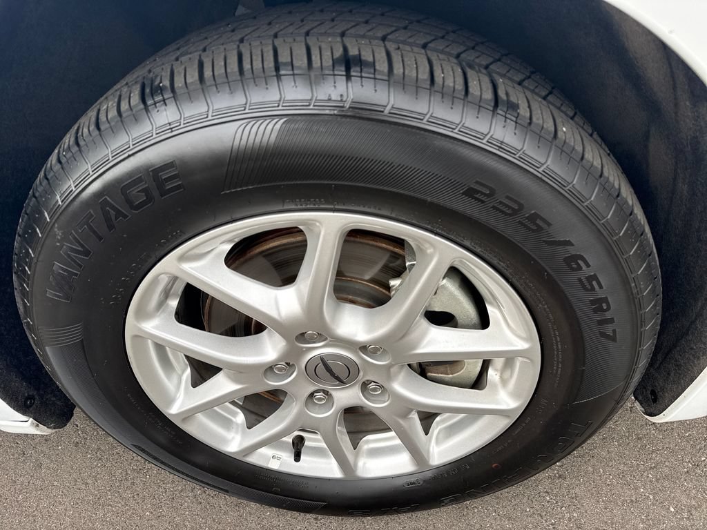 Used 2024 Chrysler Pacifica Touring FWD image 32