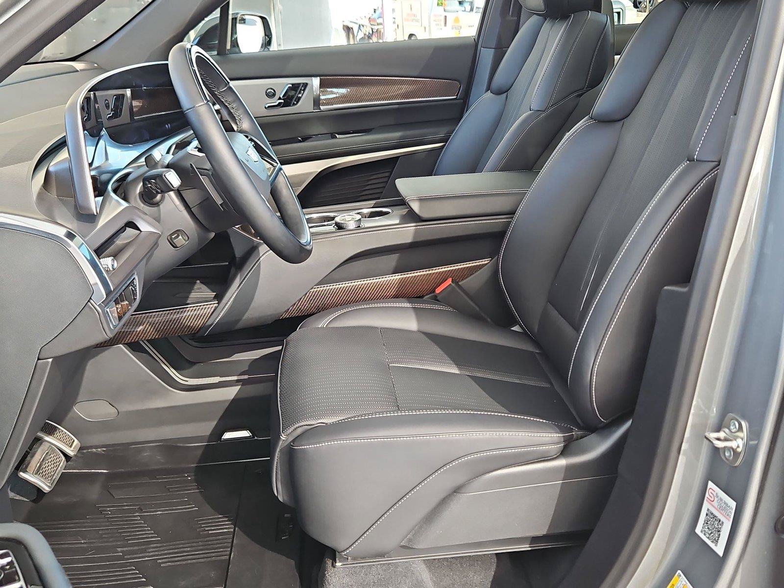 Certified 2026 Cadillac Vistiq Luxury w/ LPO, Floor Liner Package AWD/4WD image 3