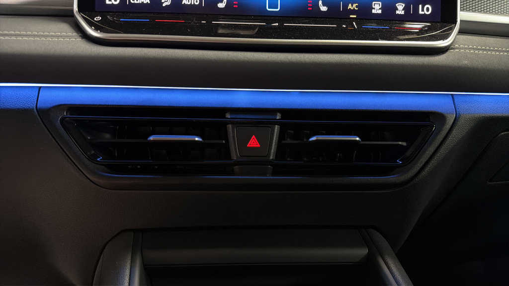 Certified 2025 Volkswagen Tiguan SE FWD image 26