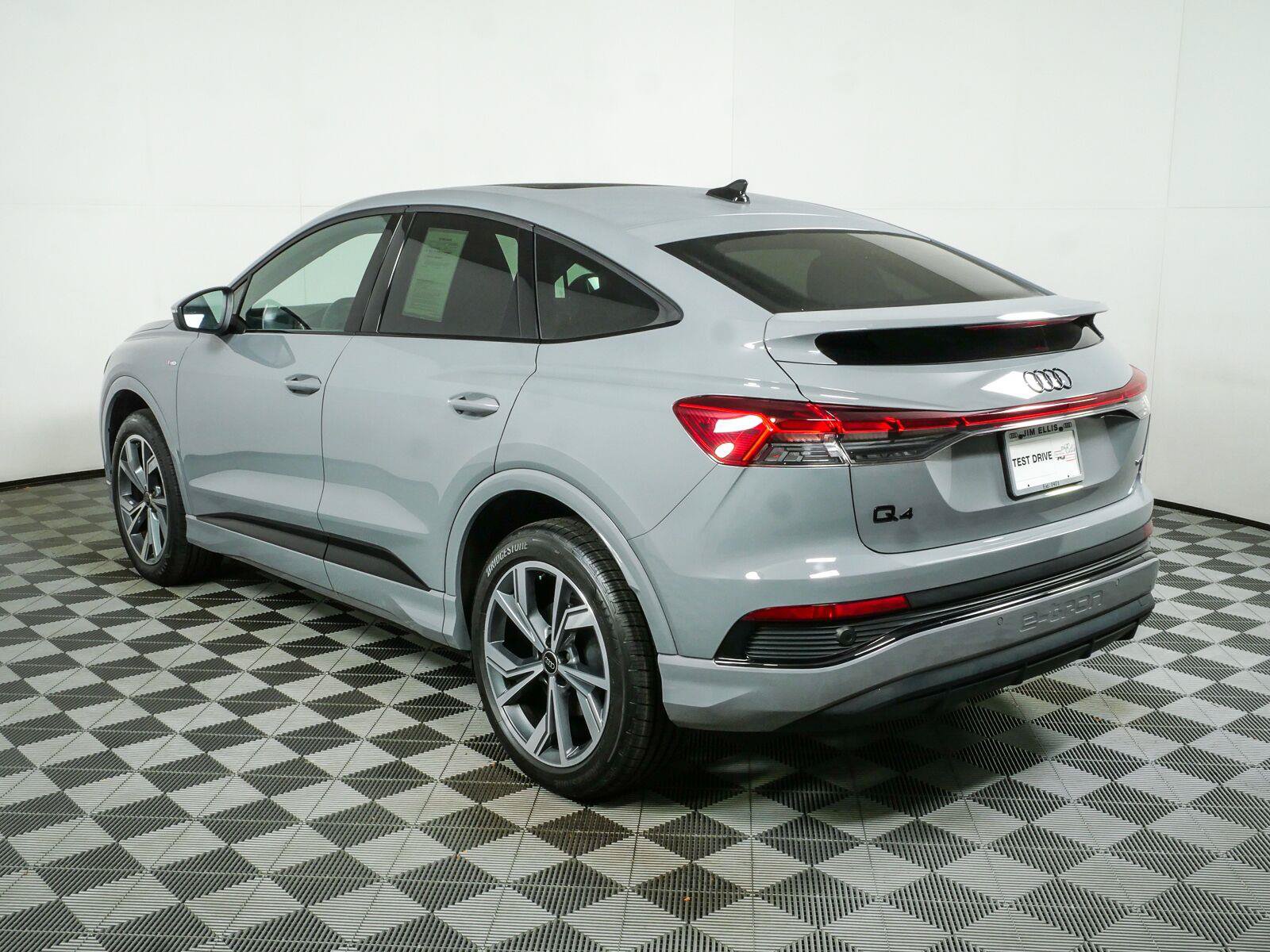 Used 2023 Audi Q4 e-tron Premium w/ Convenience Package AWD/4WD image 29