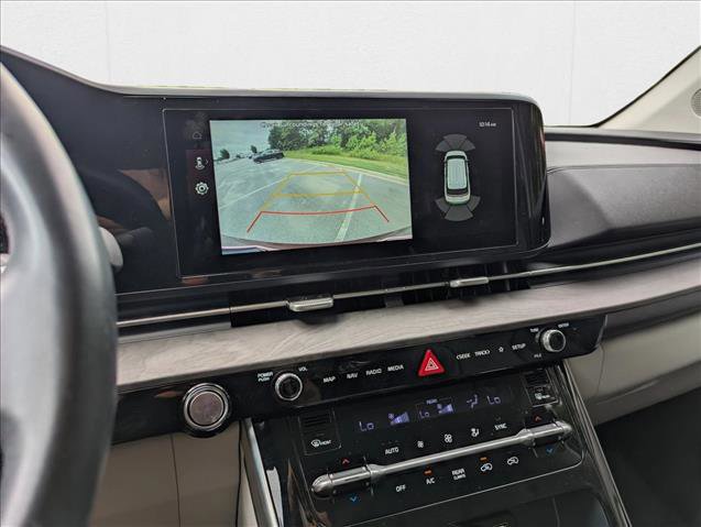 Used 2024 Kia Carnival EX image 15