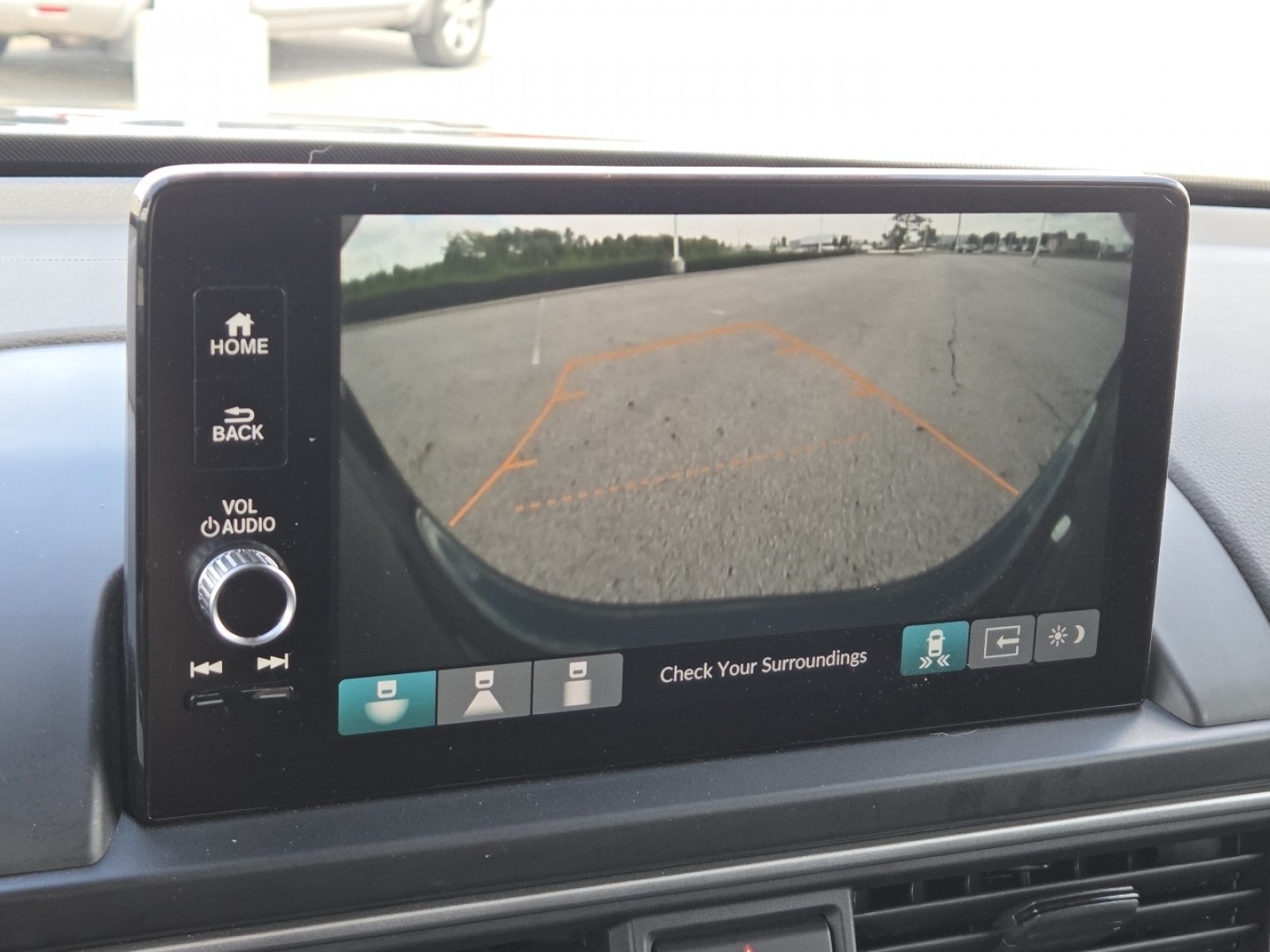 Used 2025 Honda Pilot Touring image 11