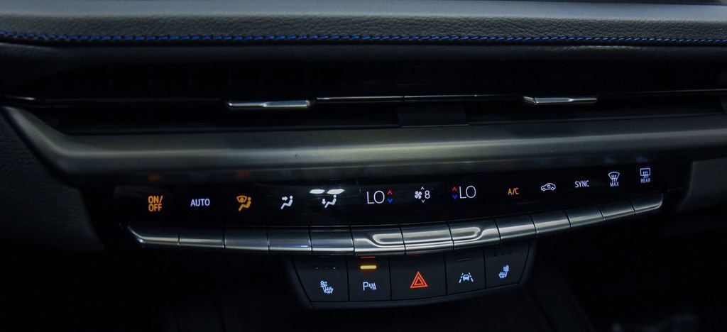 Used 2024 Cadillac XT4 Sport w/ Technology Package image 19