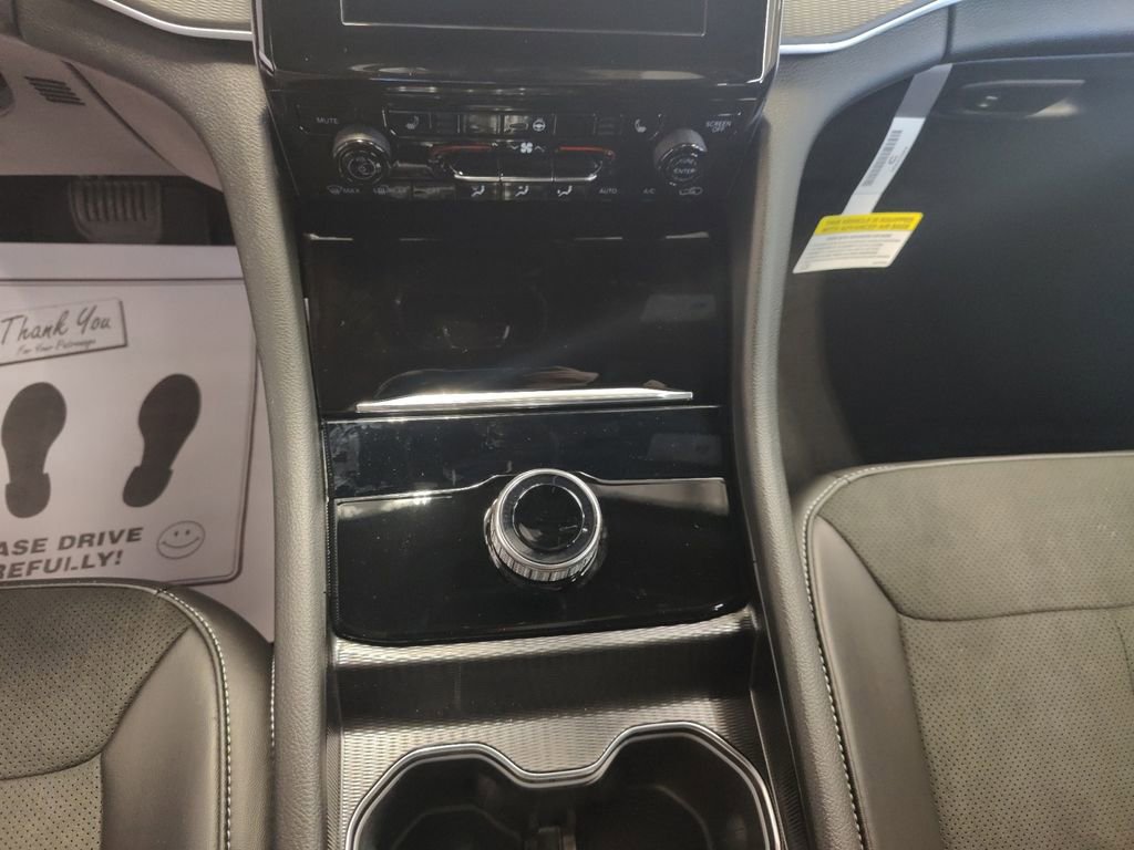 New 2025 Jeep Grand Cherokee Altitude image 13