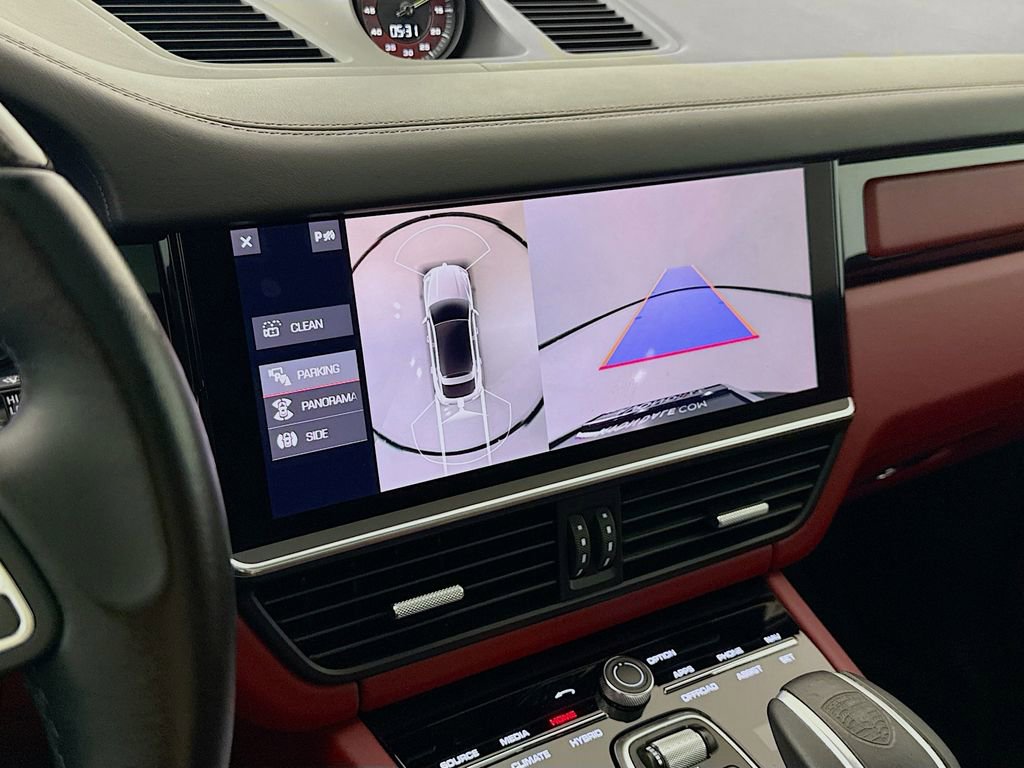 Certified 2021 Porsche Cayenne Turbo S AWD/4WD image 20
