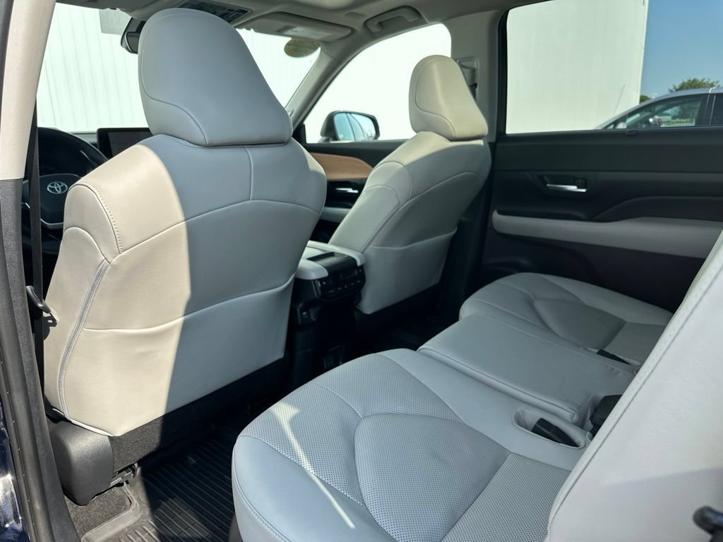 Used 2024 Toyota Grand Highlander AWD Hybrid image 19