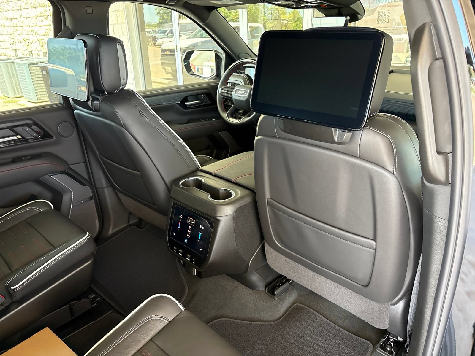 New 2026 GMC Yukon XL AT4 Ultimate AWD/4WD image 28