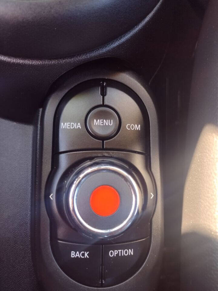 Used 2019 MINI Cooper 4-Door Hardtop w/ Storage Package image 15