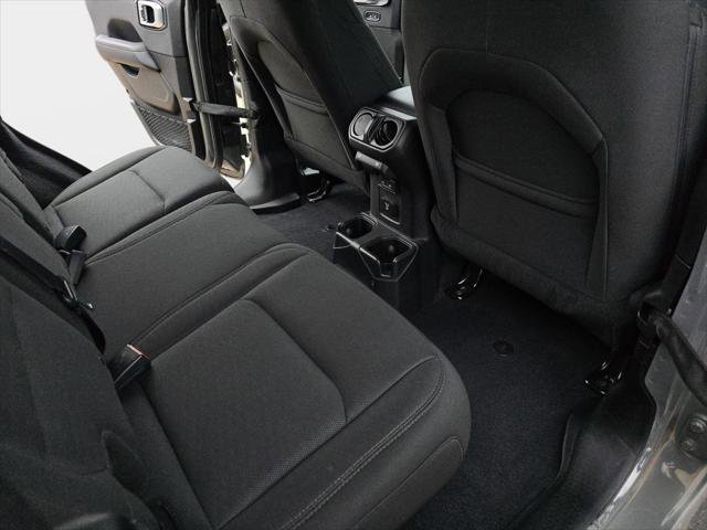 Used 2018 Jeep Wrangler Unlimited Sahara AWD/4WD image 13