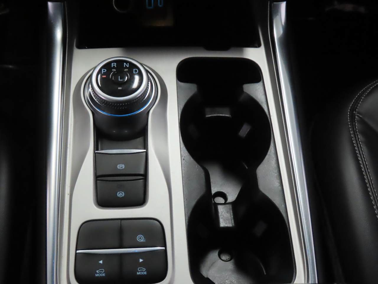 Used 2023 Ford Explorer XLT w/ Equipment Group 202A RWD image 12