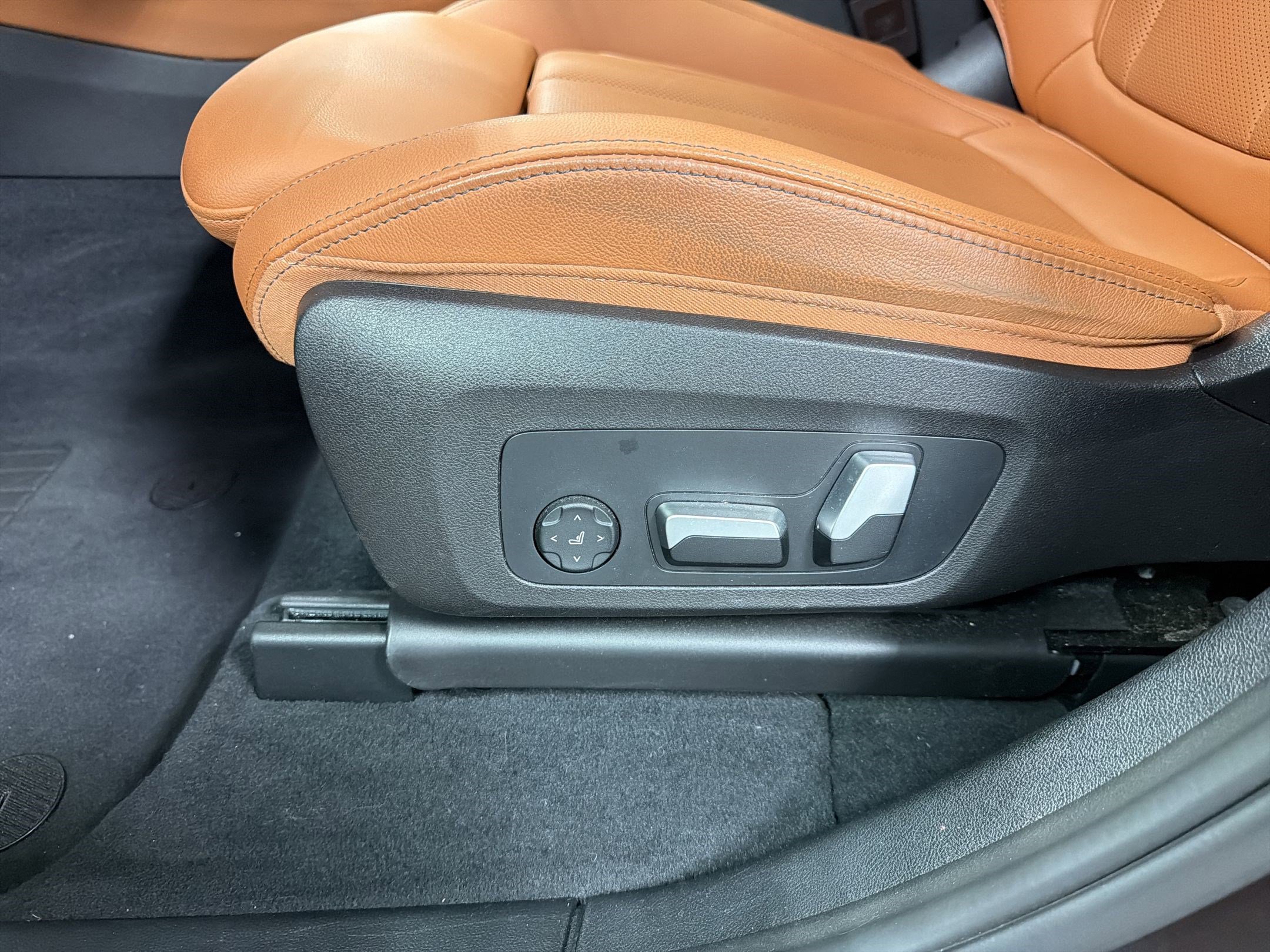 Certified 2023 BMW X4 xDrive30i w/ Premium Package image 13