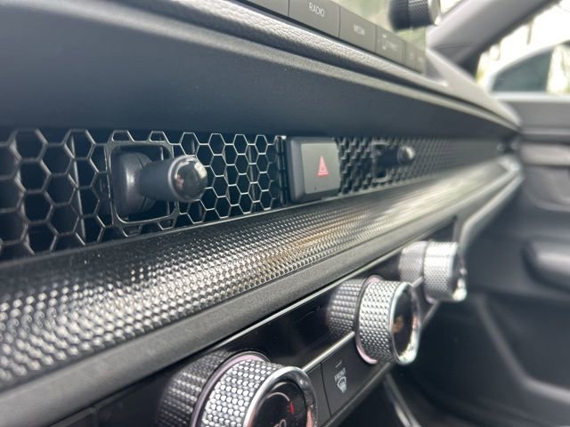 Used 2025 Honda CR-V Sport image 32