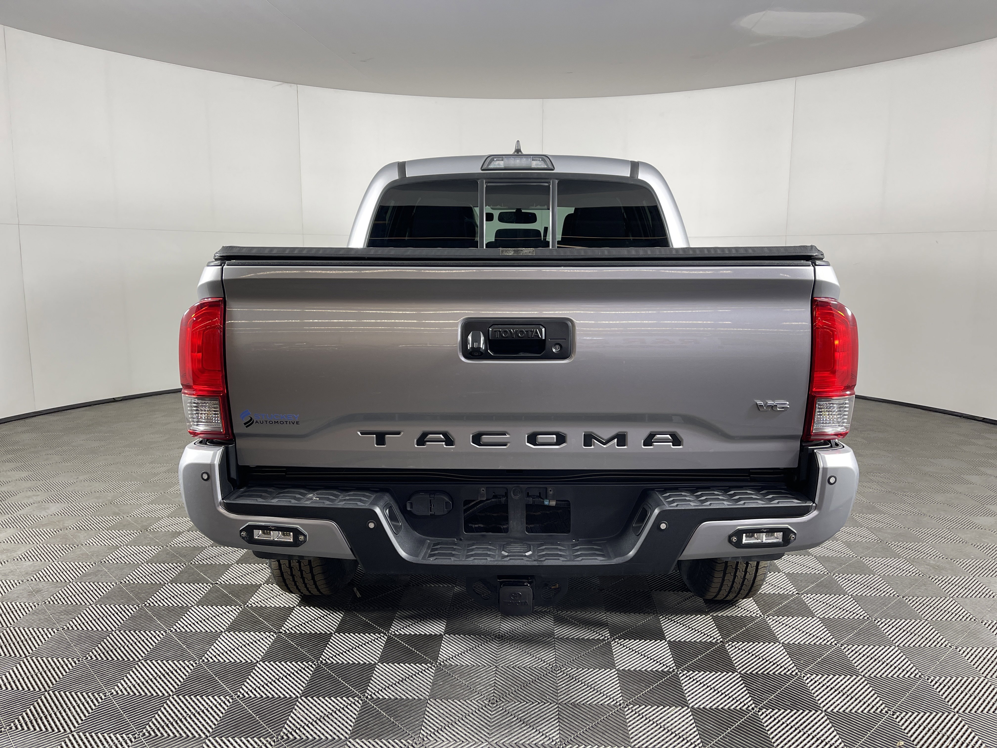 Used 2016 Toyota Tacoma TRD Off-Road image 4