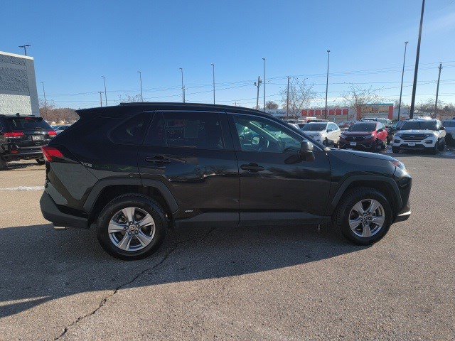 Used 2022 Toyota RAV4 LE image 6
