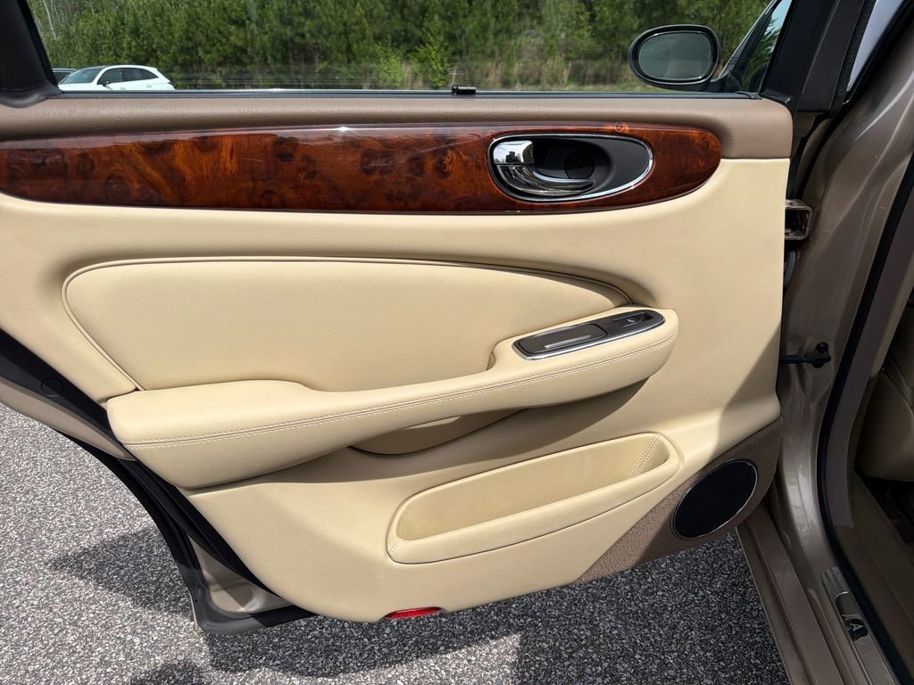 Used 2005 Jaguar XJ8 image 39