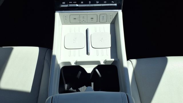 Used 2025 Hyundai Santa Fe Calligraphy w/ Tow & Go Package image 33