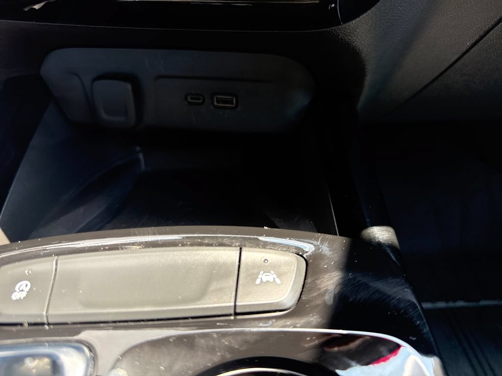 Used 2024 Chevrolet Trax ACTIV w/ Sunroof Package FWD image 29