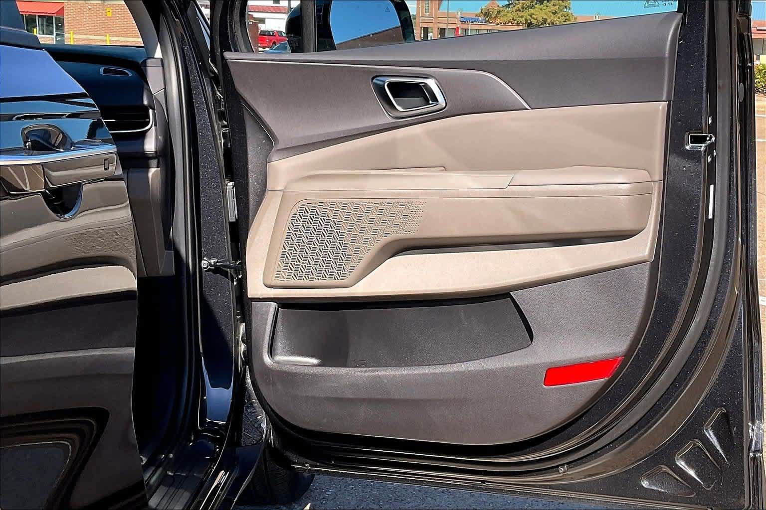 Certified 2026 Kia Carnival EX FWD image 26