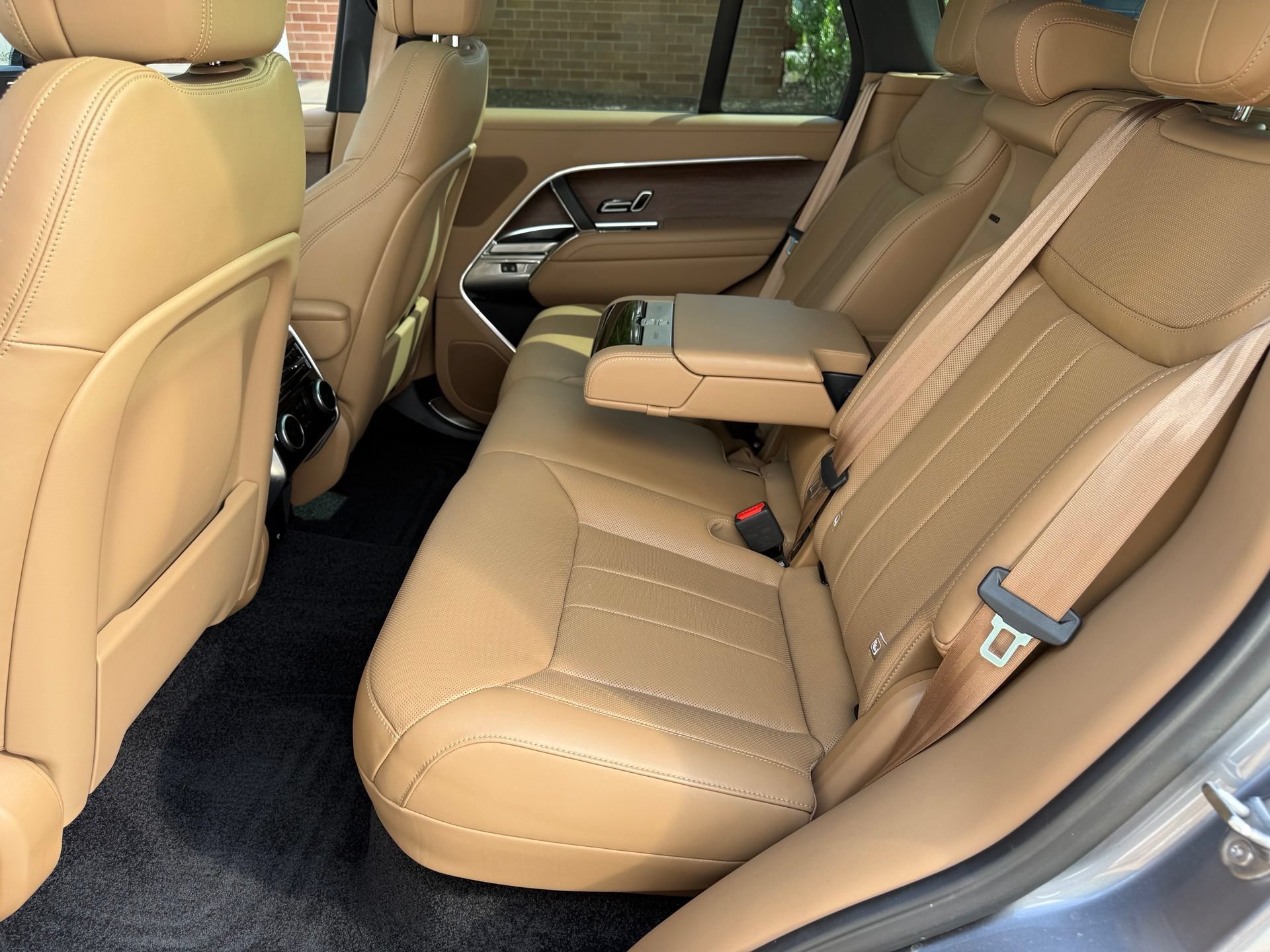 Used 2025 Land Rover Range Rover SE AWD/4WD image 24