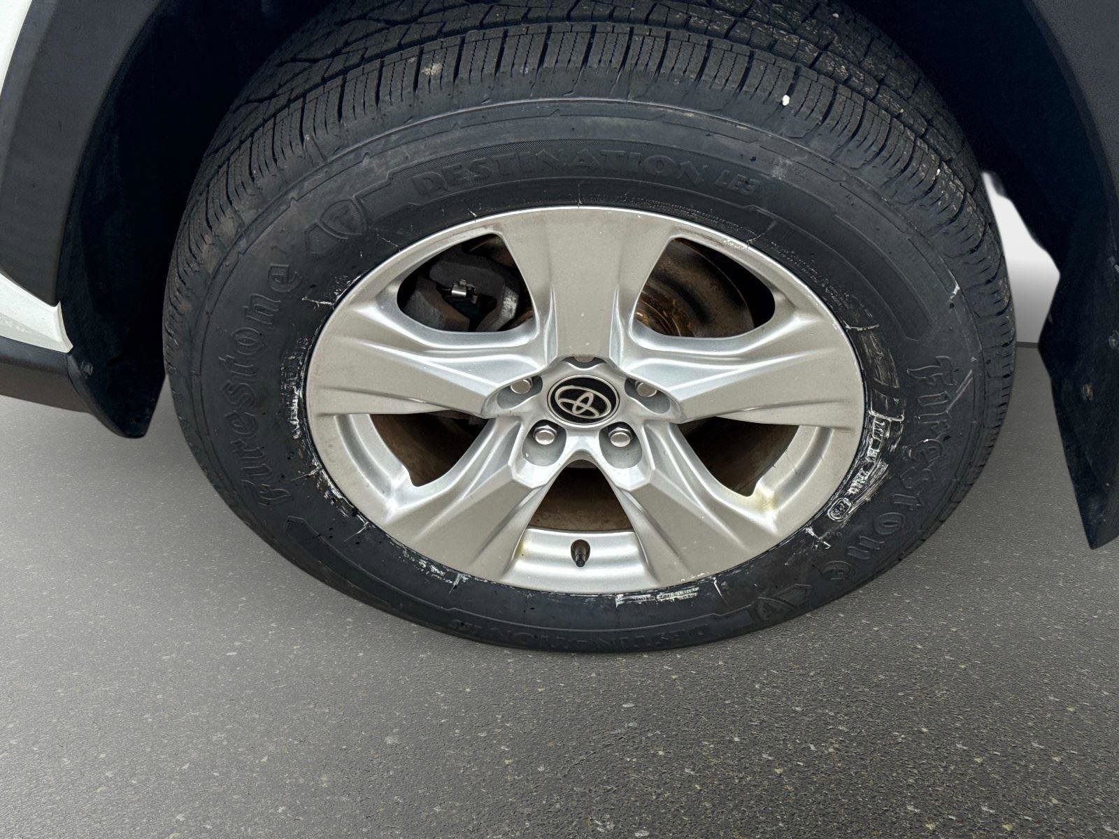 Used 2021 Toyota RAV4 XLE image 9