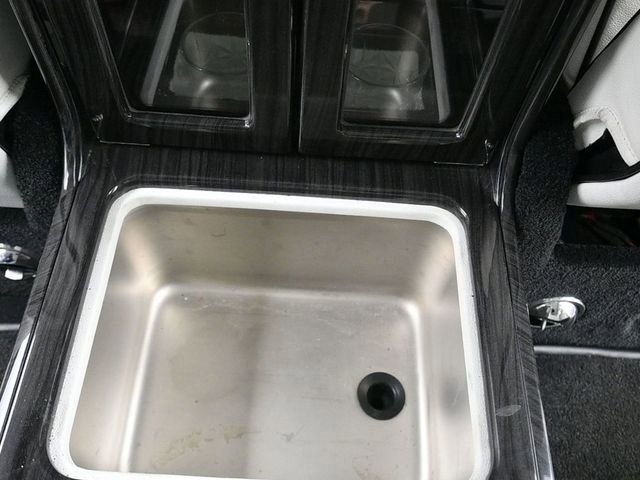 Used 2020 Cadillac Escalade ESV Platinum w/ Escalade Sport Edition image 31