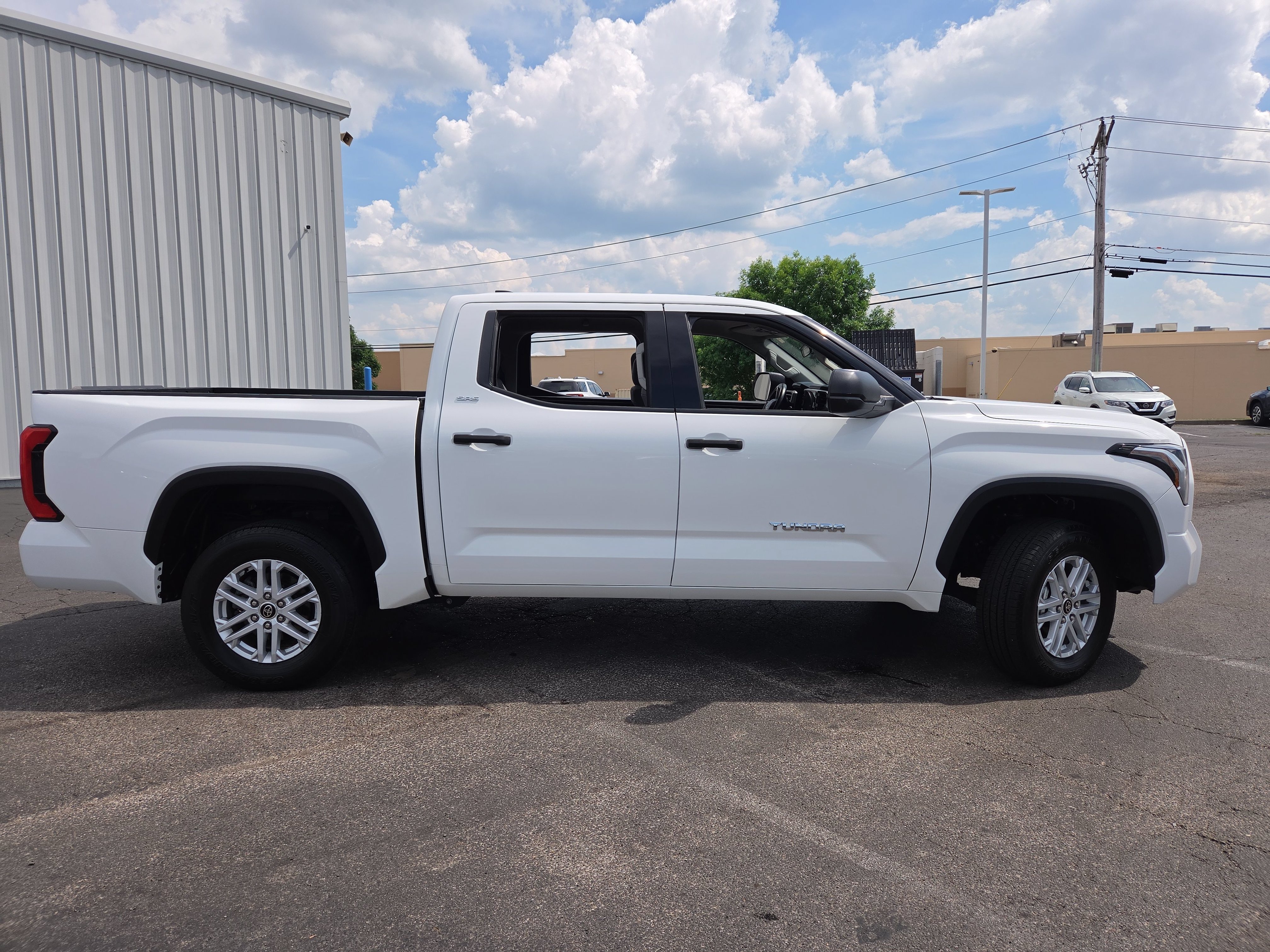 Used 2022 Toyota Tundra SR5 AWD/4WD image 11