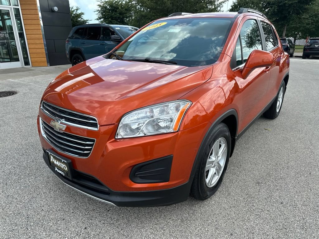 Used 2015 Chevrolet Trax LT w/ LT Sun and Sound Package FWD image 2