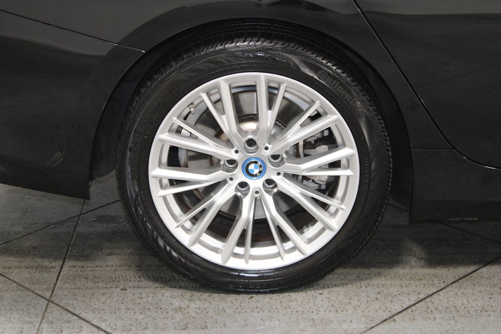 Used 2024 BMW 330e image 13