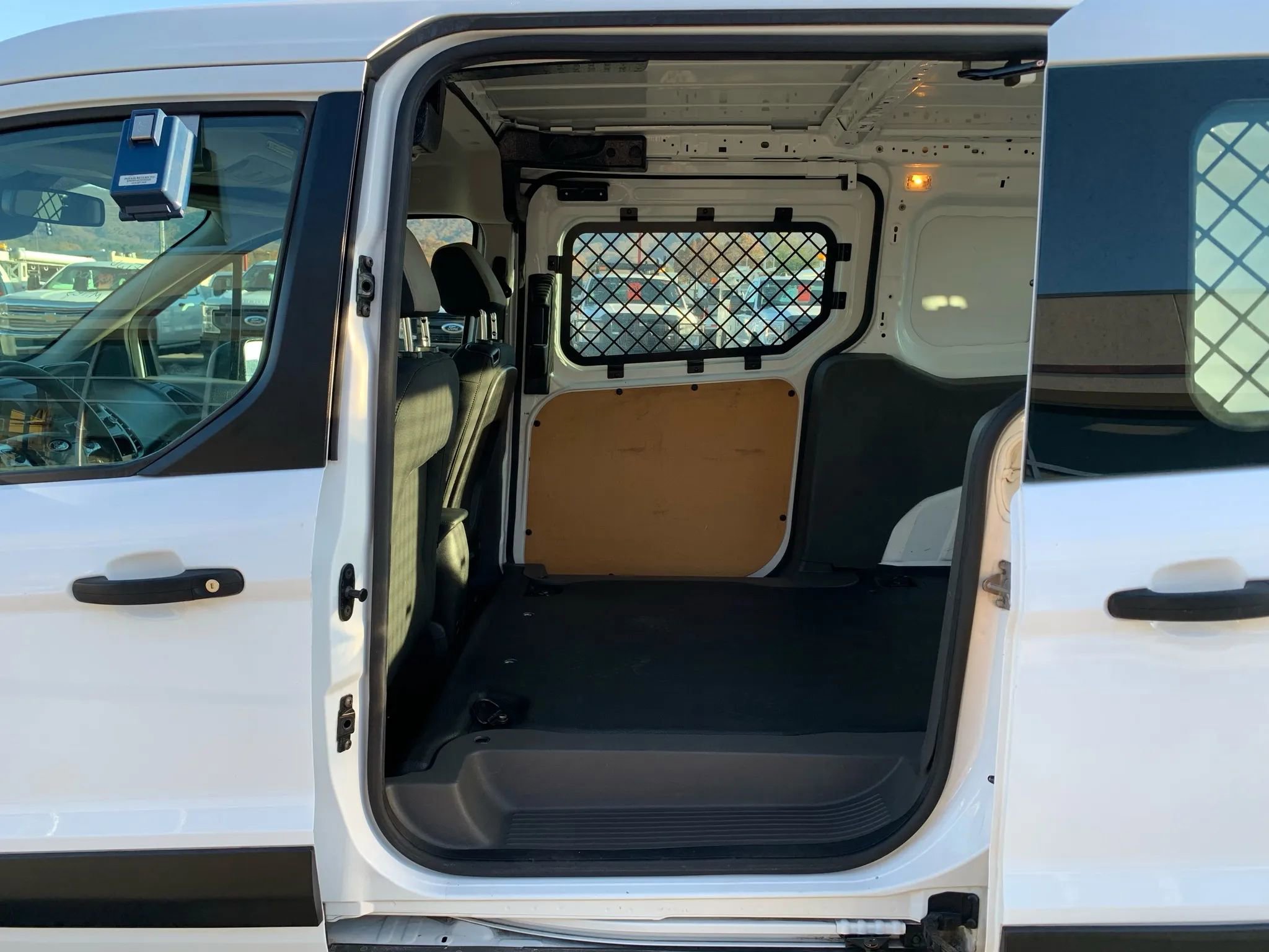 Used 2019 Ford Transit Connect XLT image 22