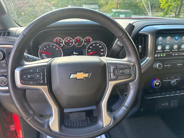 Used 2022 Chevrolet Silverado 1500 LT AWD/4WD image 11