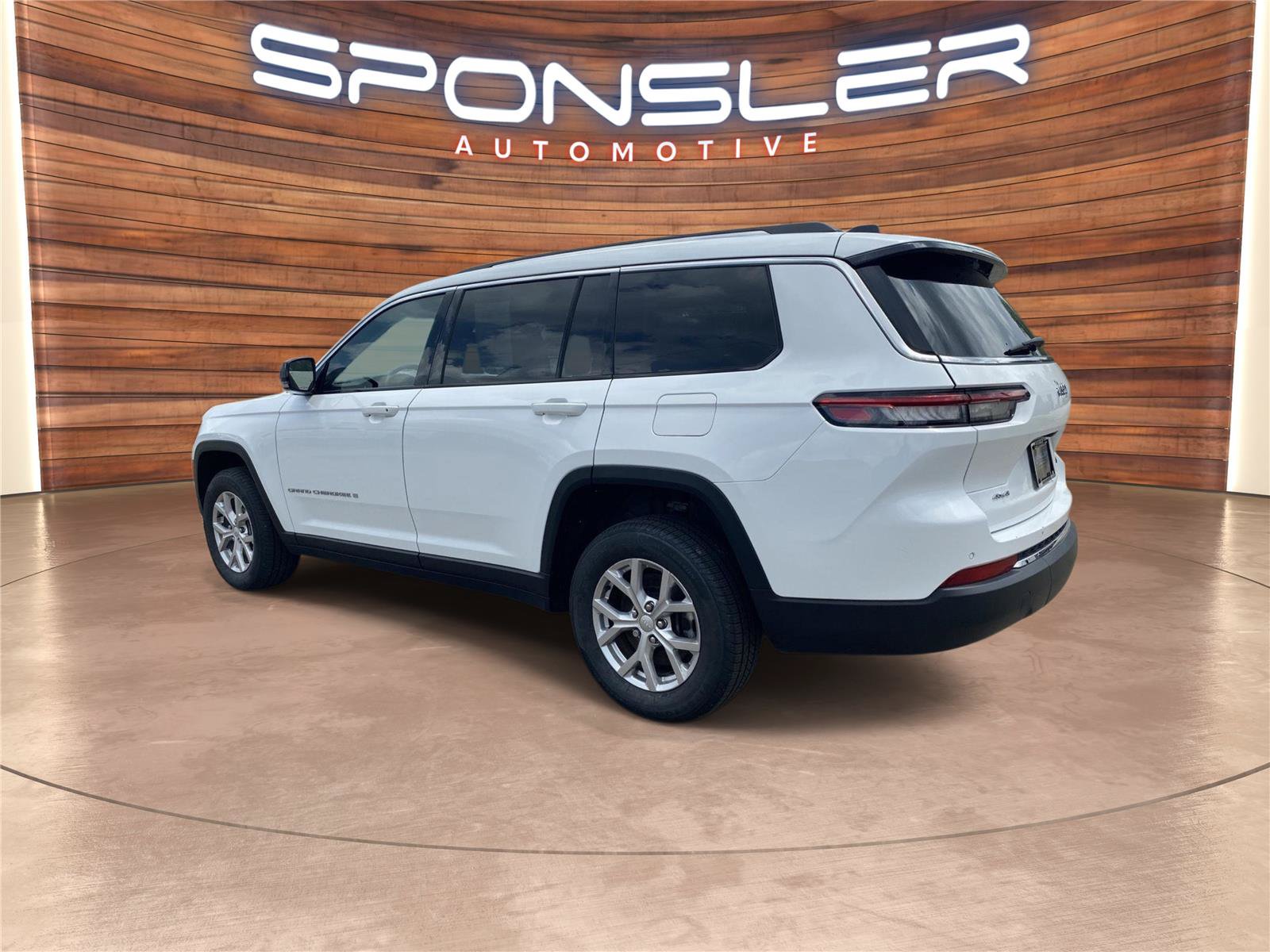 Used 2023 Jeep Grand Cherokee L Limited AWD/4WD image 3