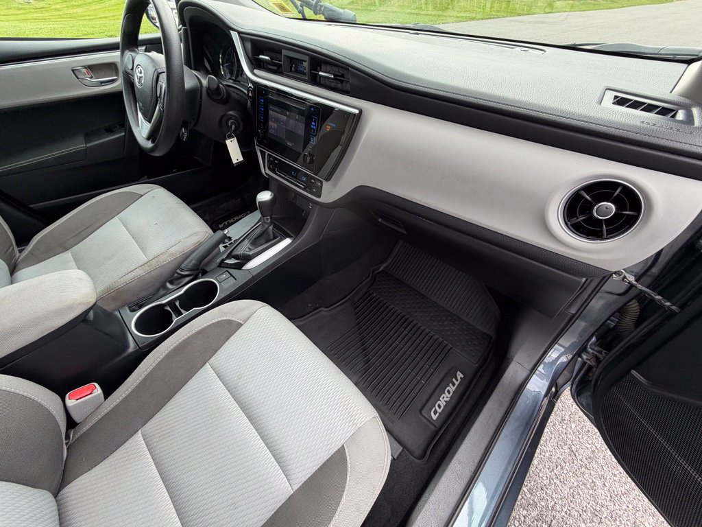 Used 2018 Toyota Corolla LE FWD image 37