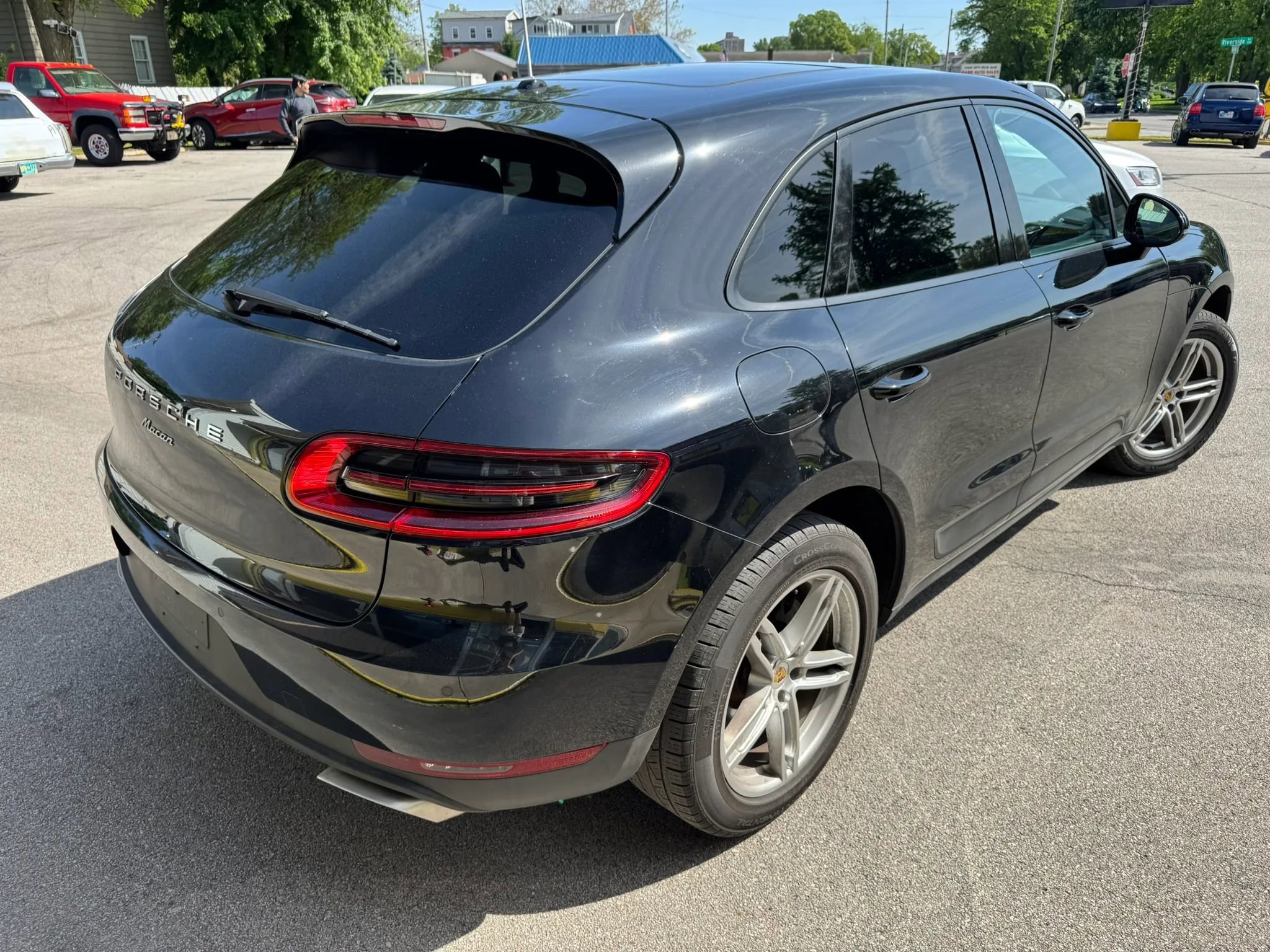 Used 2018 Porsche Macan Sport Edition AWD/4WD image 8