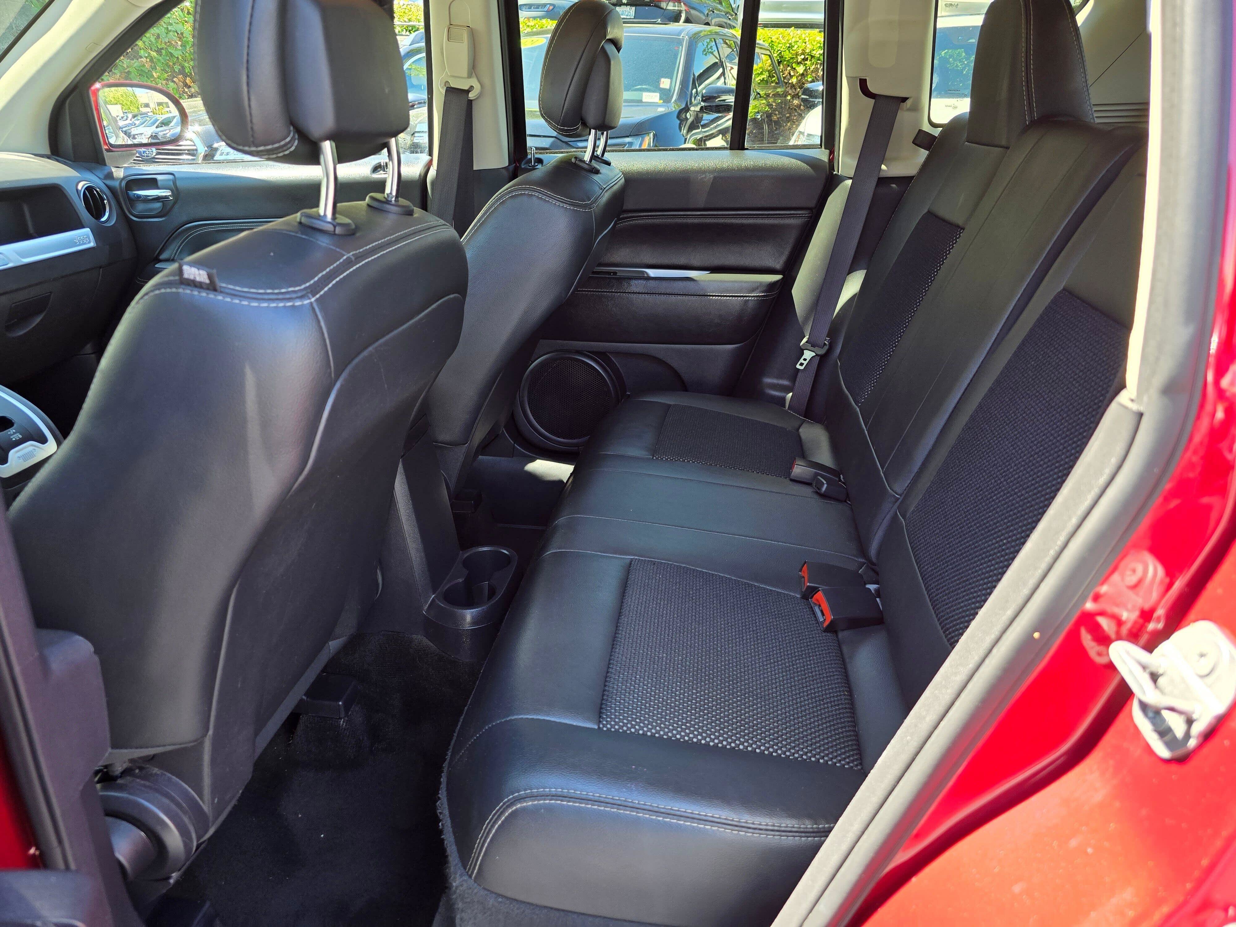 Used 2017 Jeep Compass Latitude FWD image 17