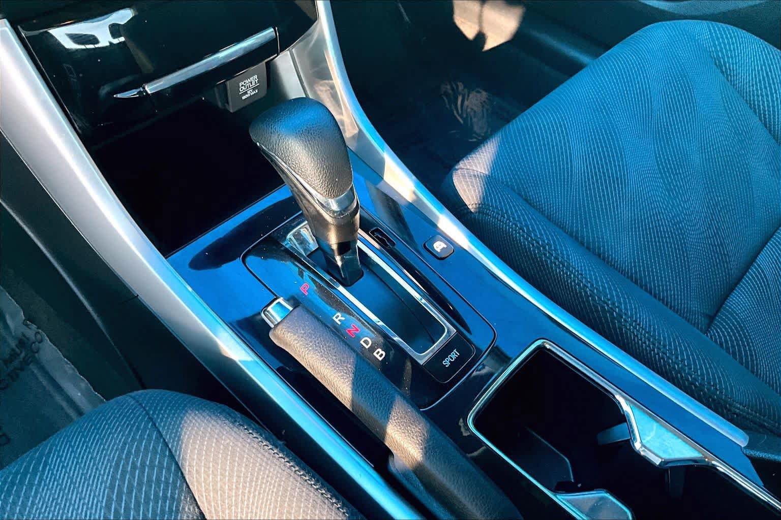 Used 2017 Honda Accord Hybrid Sedan image 17