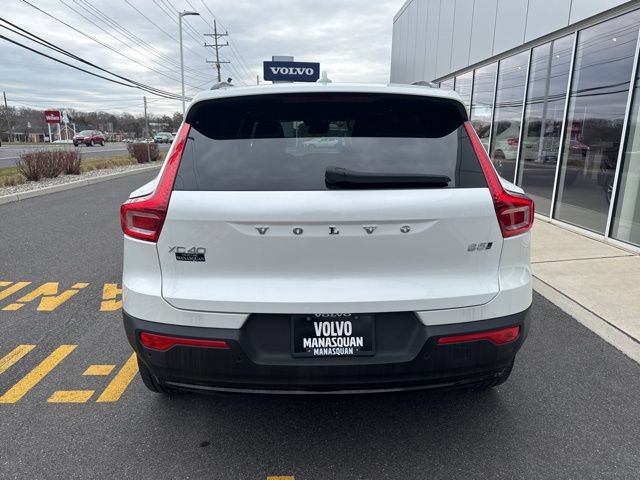 Certified 2025 Volvo XC40 B5 Plus AWD/4WD image 4