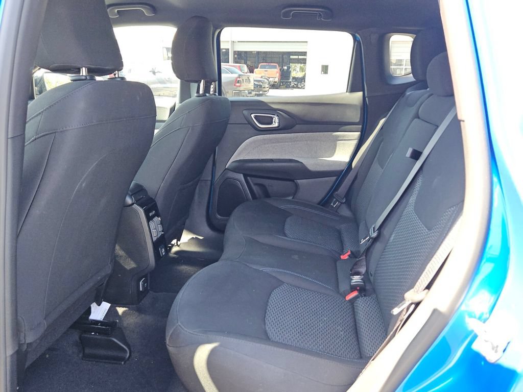 Used 2025 Jeep Compass Sport AWD/4WD image 11