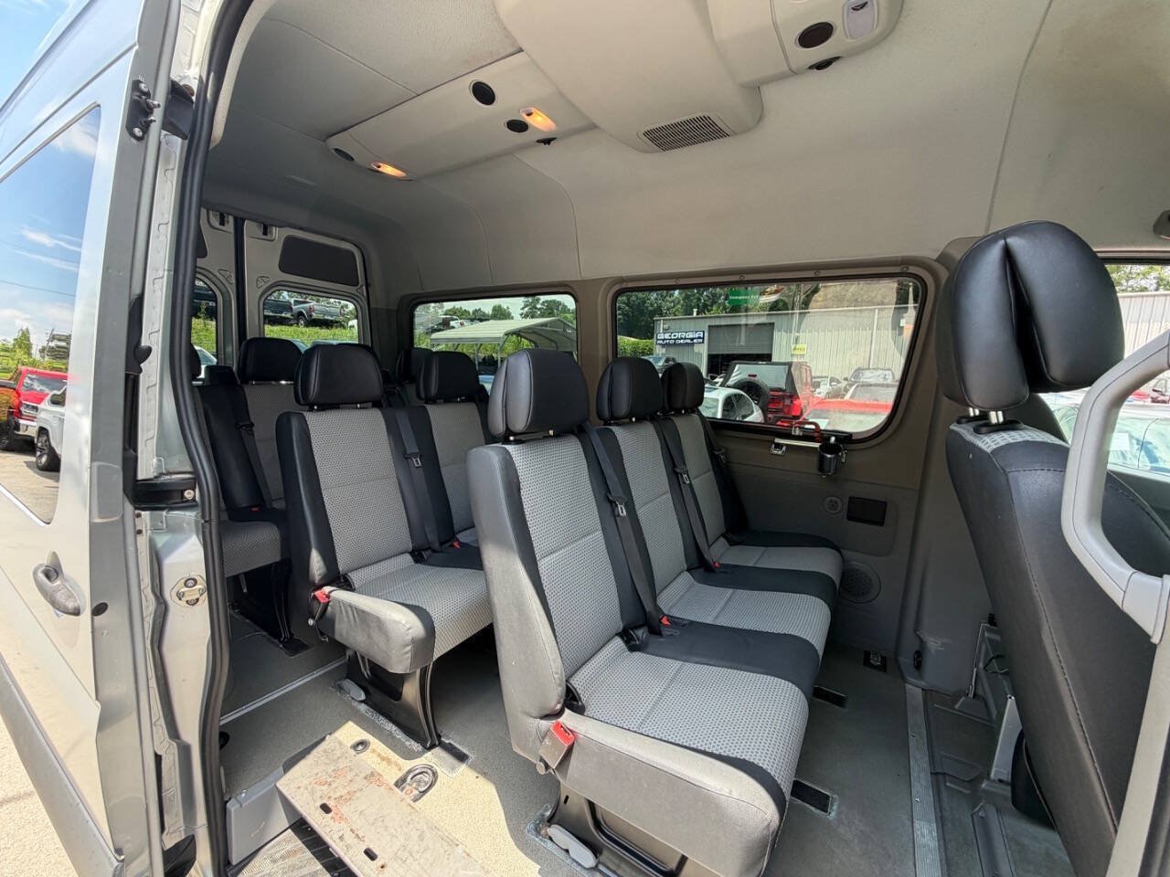 Used 2008 Dodge Sprinter 2500 RWD image 10